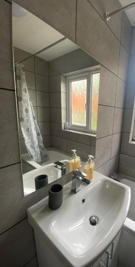 קנטרבורי Modern 2 Bed Apartment & Free Parking מראה חיצוני תמונה